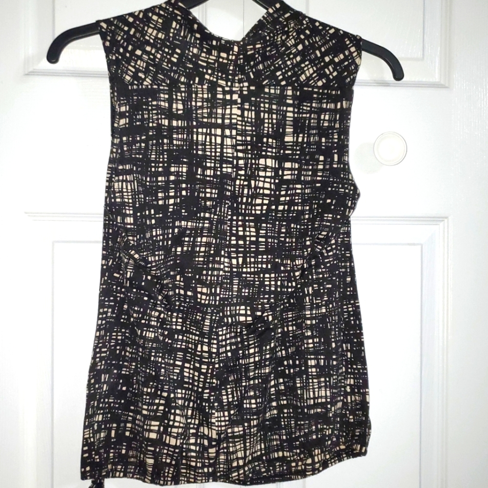 MAX&CO. SLEEVELESS Tricot Womens Tshirt Sz Med=Lrg.